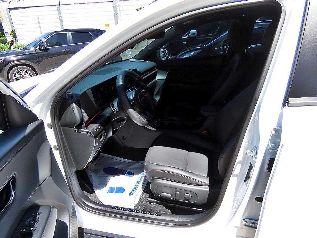 HYUNDAI Kona - Vista 5