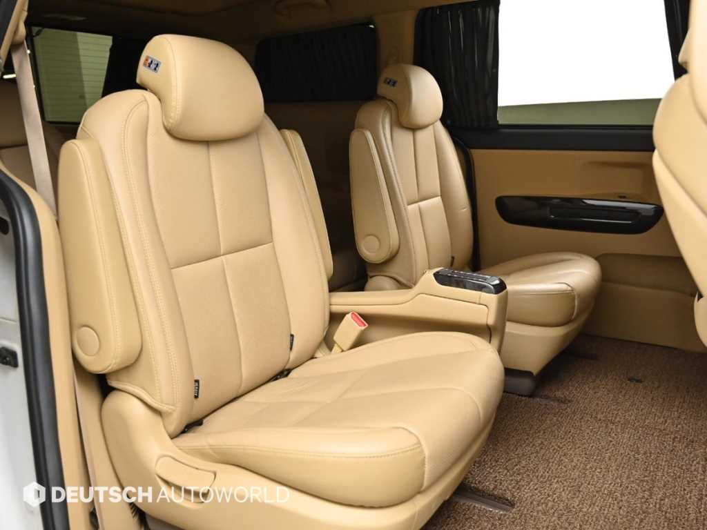 KIA Carnival - Vista 12
