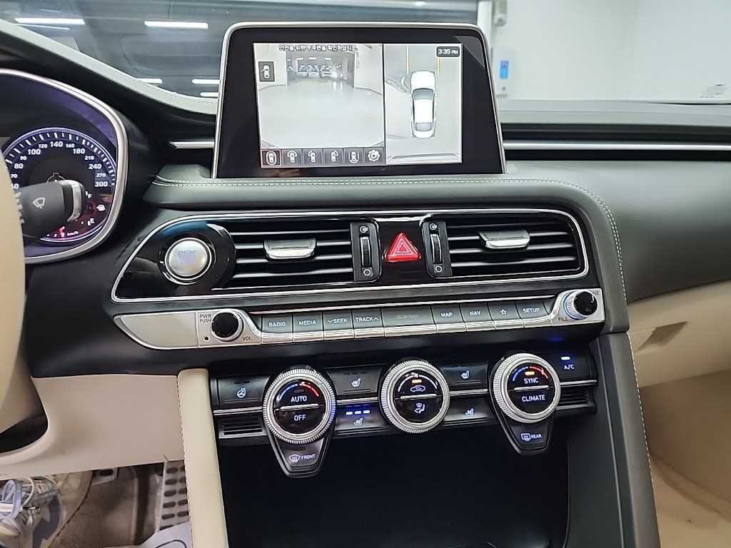 Genesis G70 - Vista 10
