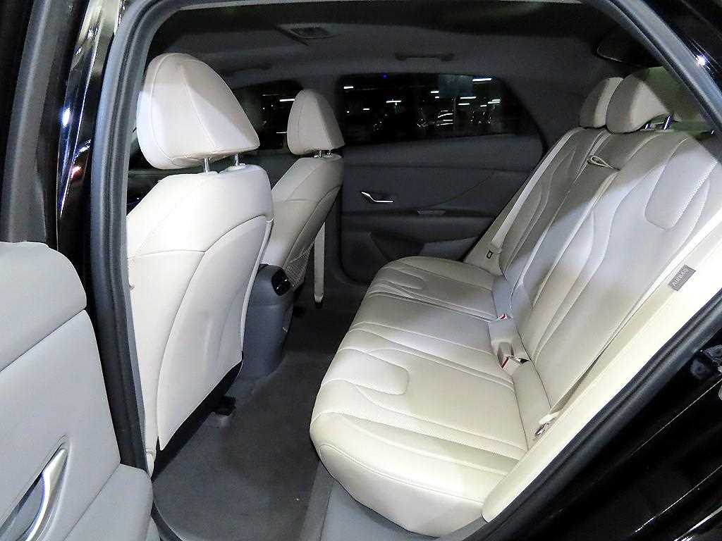 HYUNDAI Avante - Vista 7