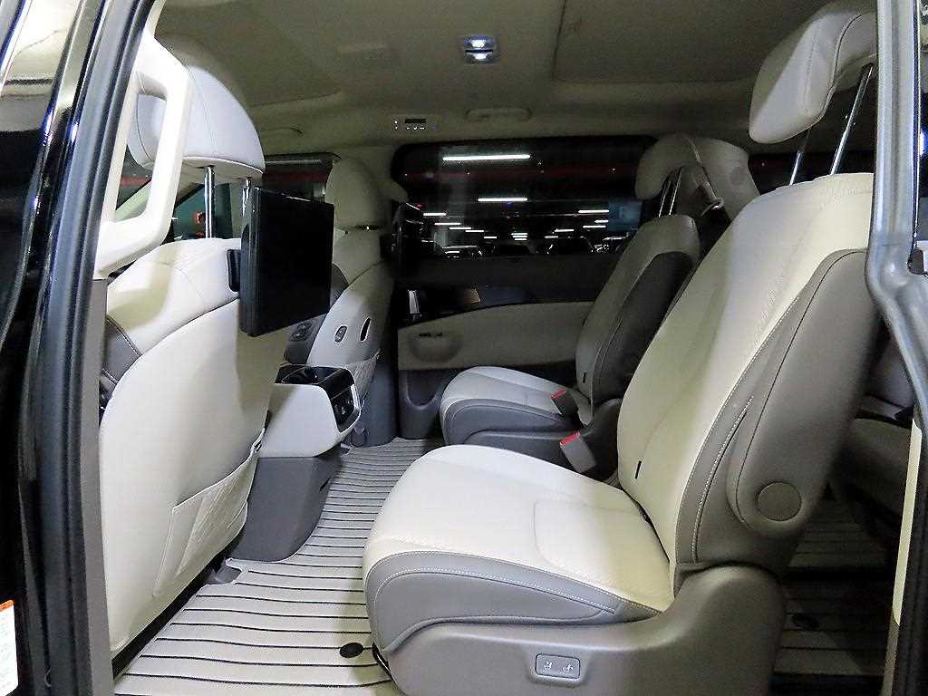 KIA Carnival - Vista 7
