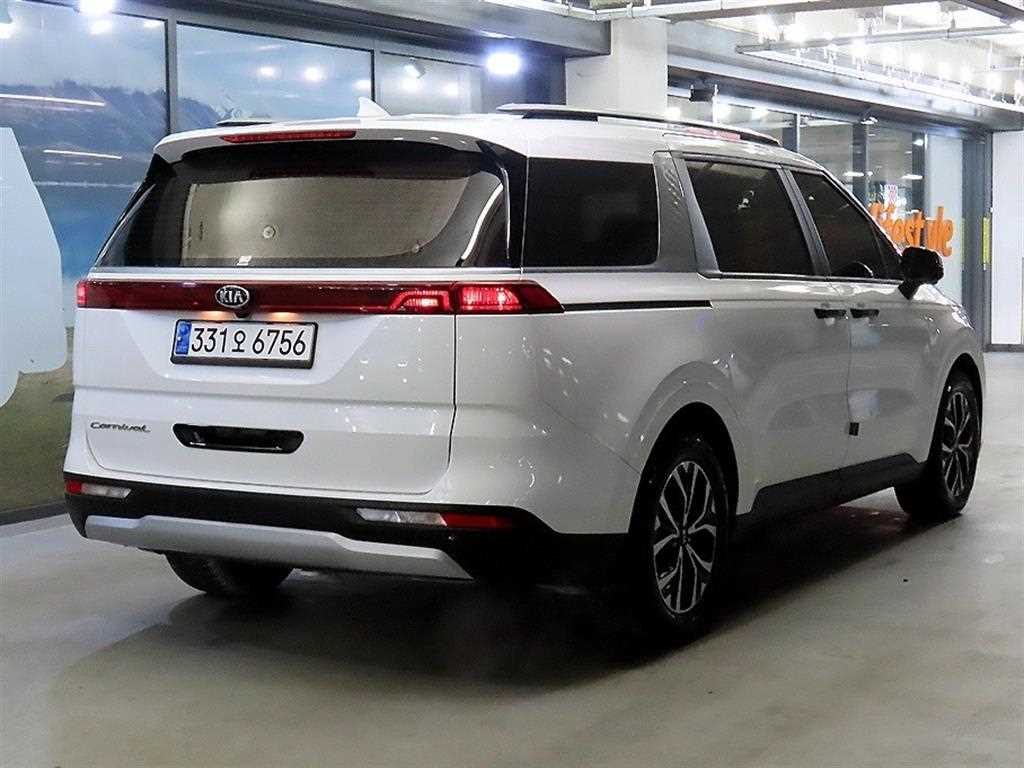 KIA Carnival - Vista 4
