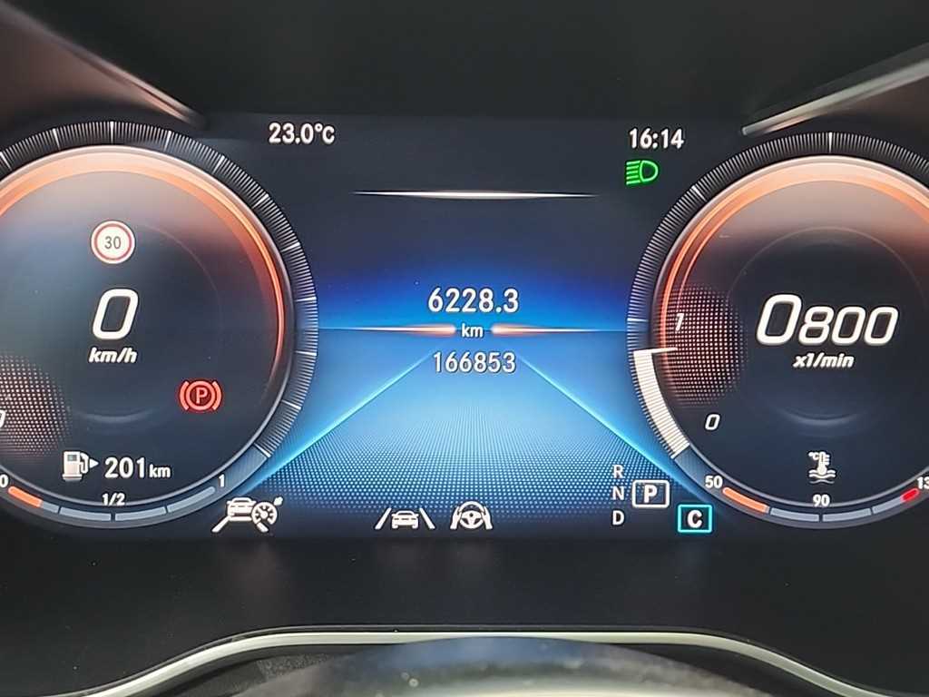 Mercedes Benz GLC Class - Vista 6