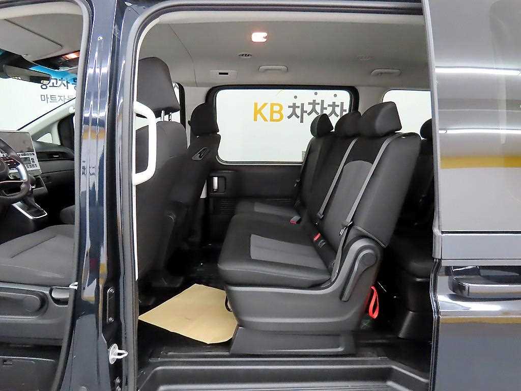 HYUNDAI Staria - Vista 6