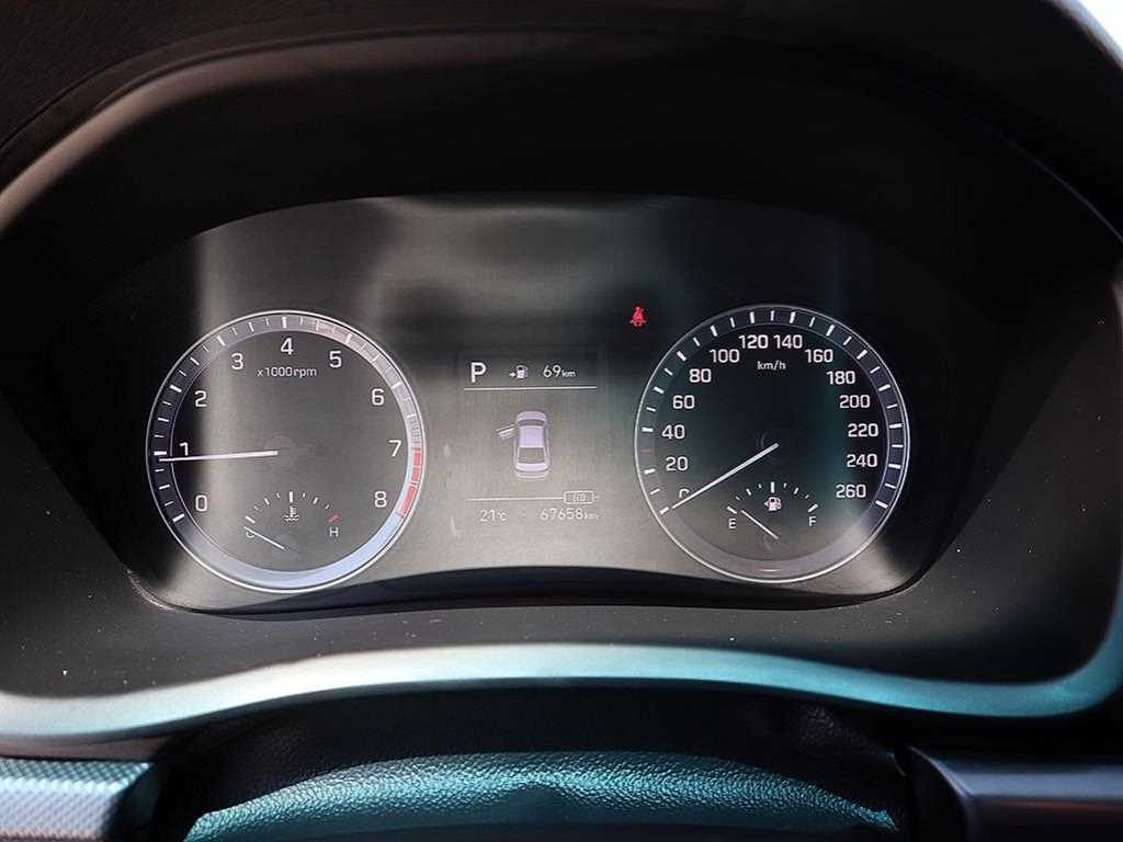 HYUNDAI Sonata - Vista 8