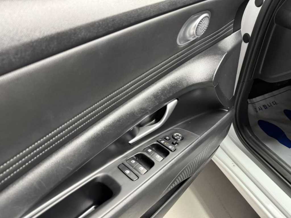 HYUNDAI Avante - Vista 11