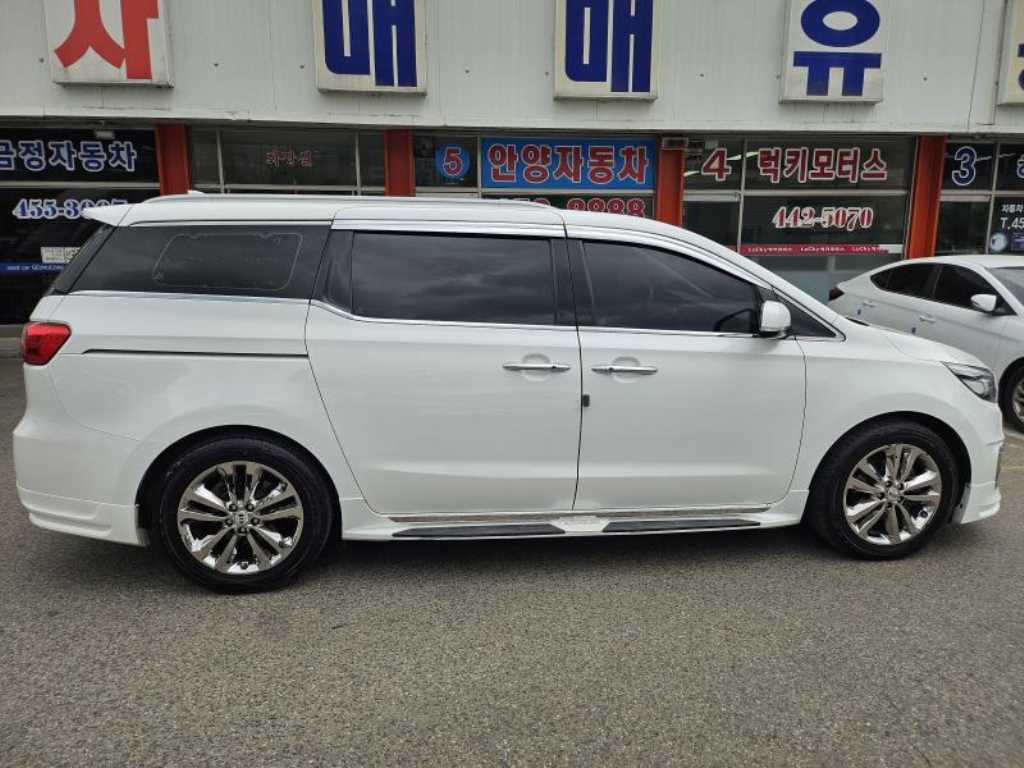 KIA Carnival - Vista 6