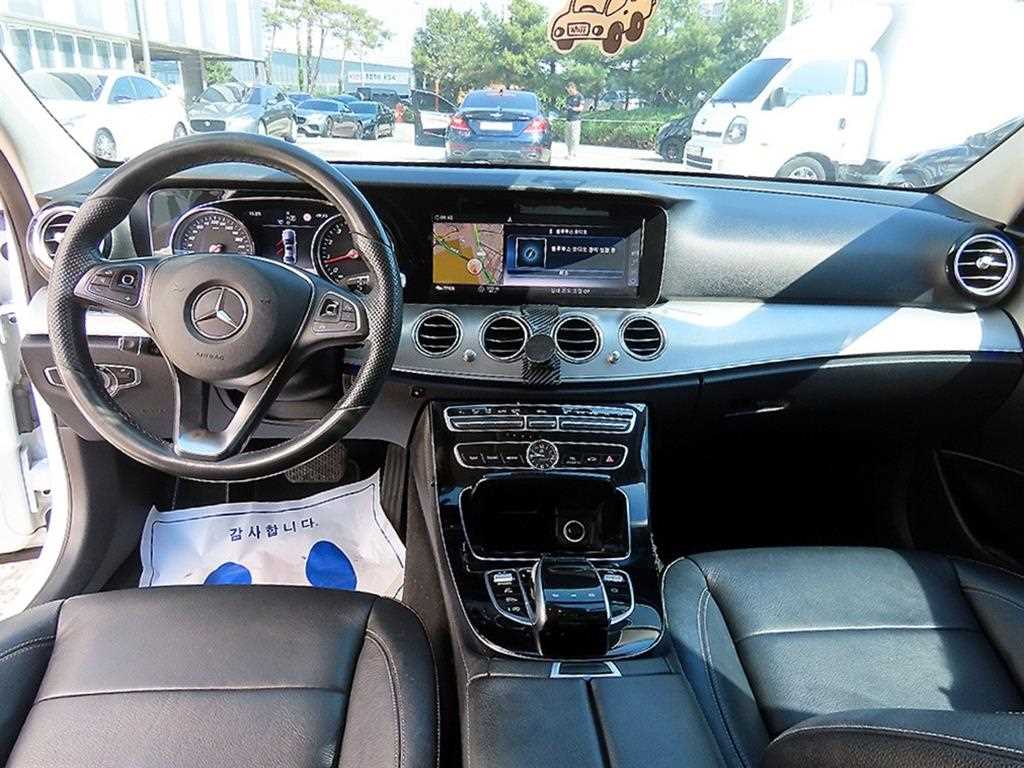 Mercedes Benz E class - Vista 7