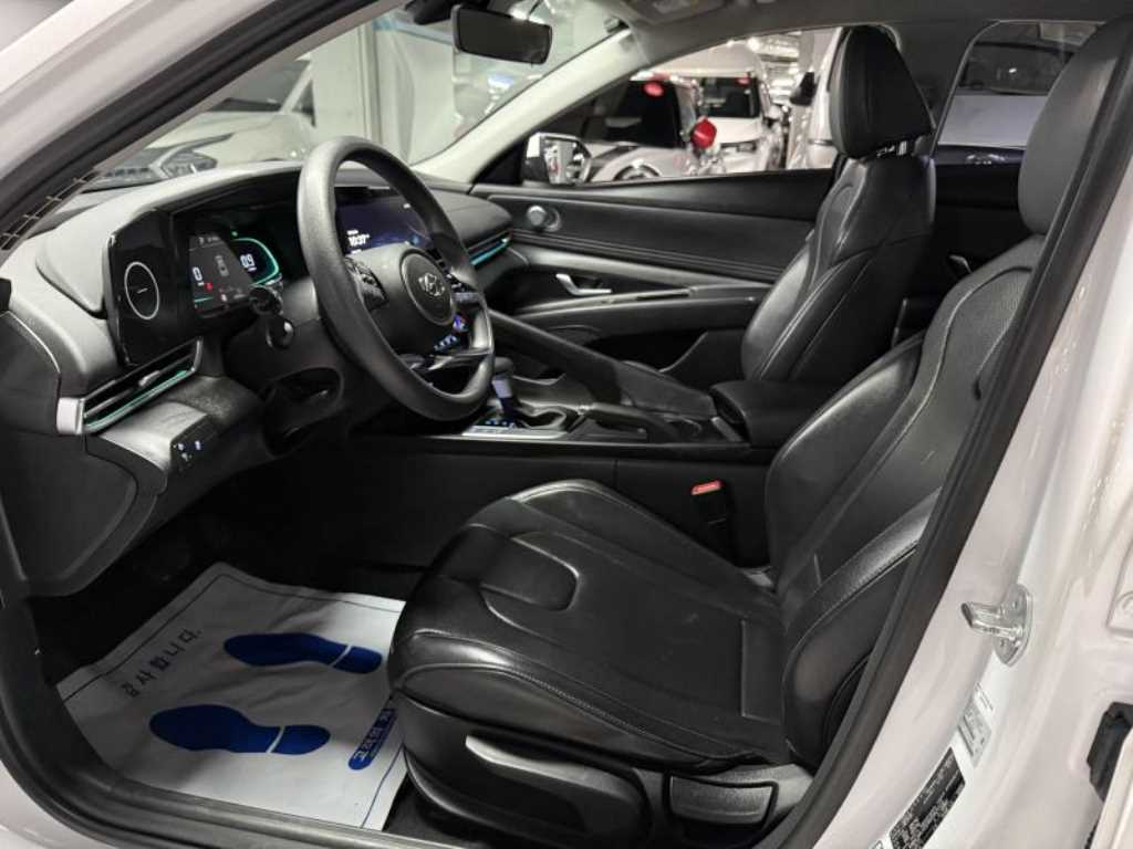 HYUNDAI Avante - Vista 9