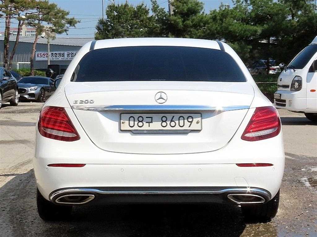 Mercedes Benz E class - Vista 4