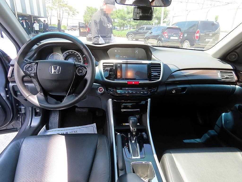 Honda Accord - Vista 7