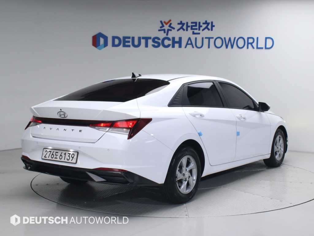 HYUNDAI Avante - Vista 5