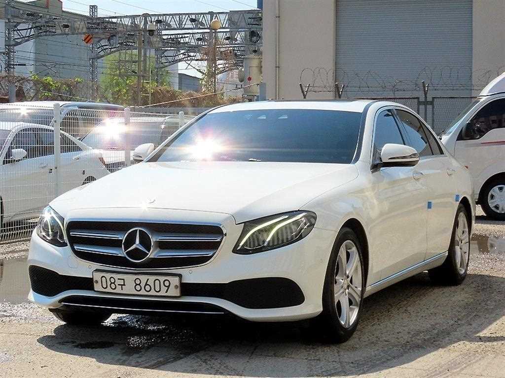 Mercedes Benz E class - Vista 2