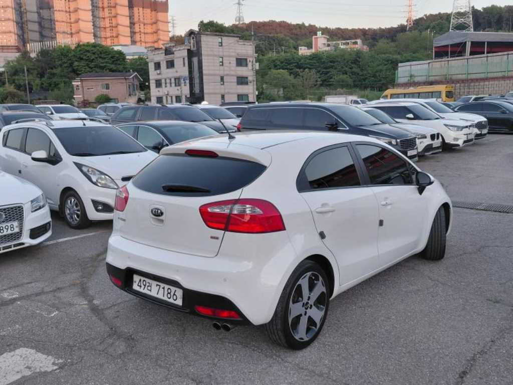 KIA Pride - Vista 2