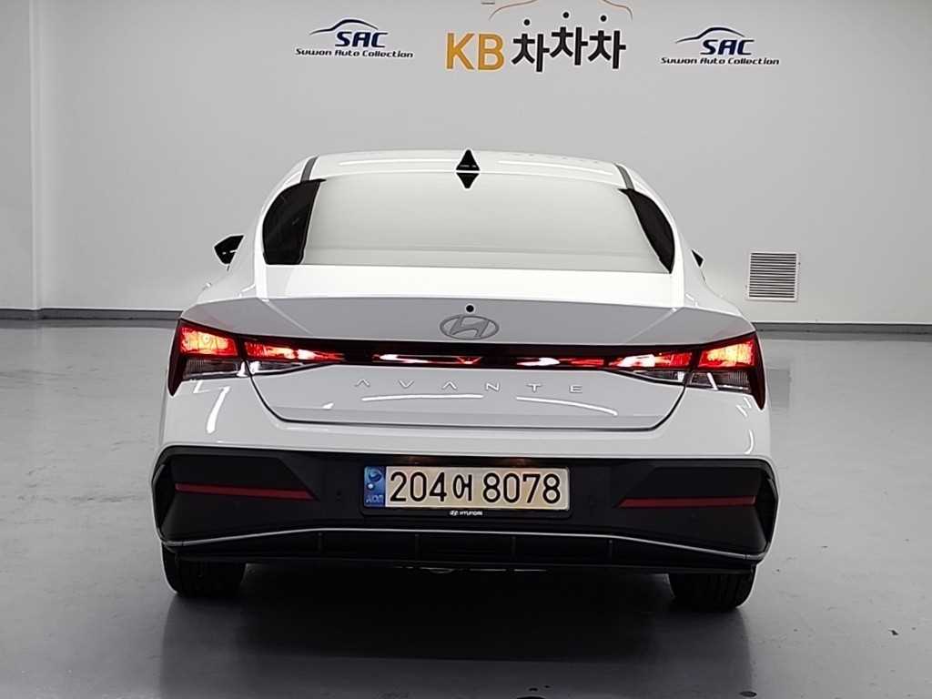 HYUNDAI Avante - Vista 3