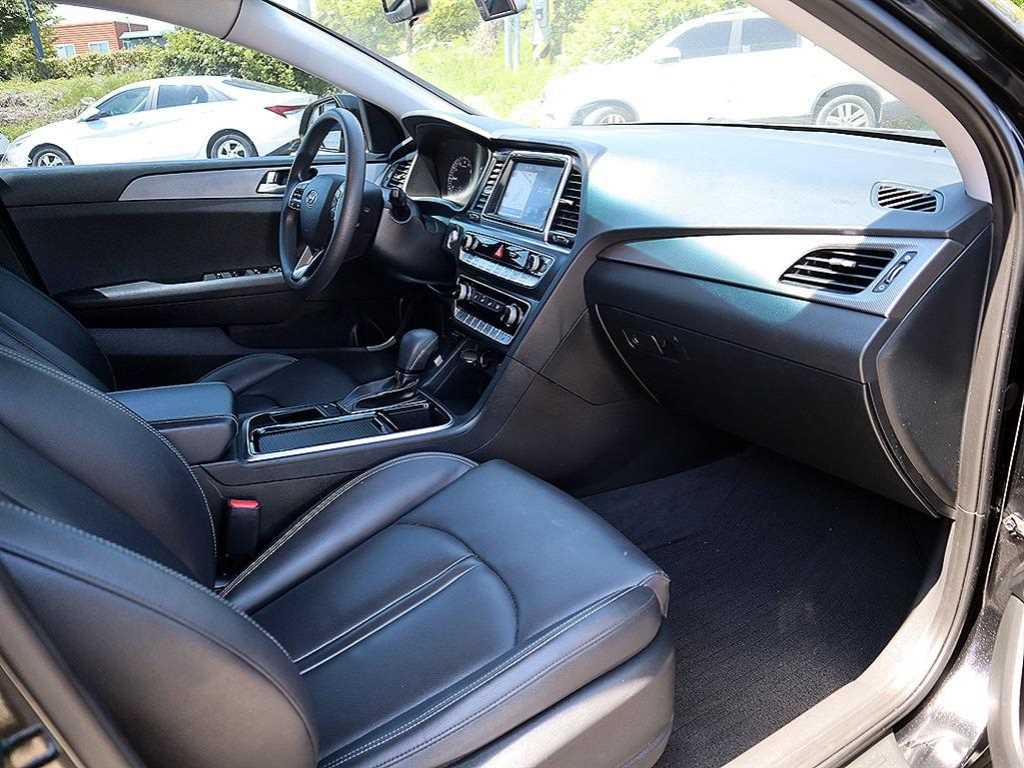 HYUNDAI Sonata - Vista 12