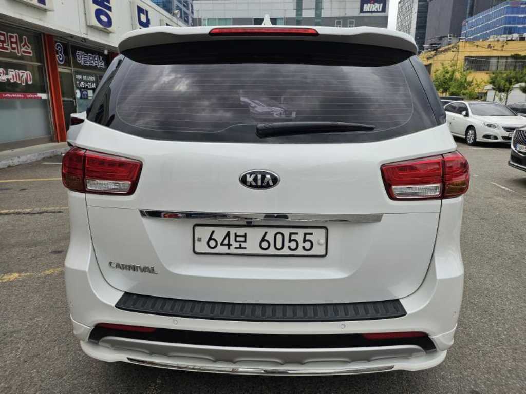KIA Carnival - Vista 4
