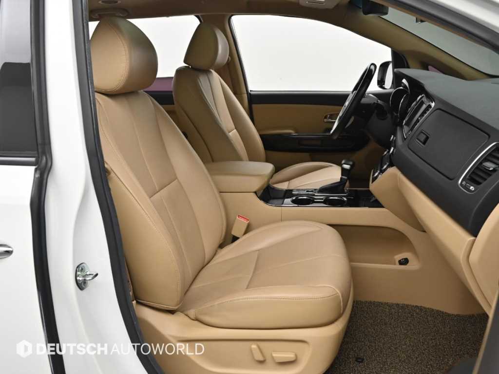 KIA Carnival - Vista 10