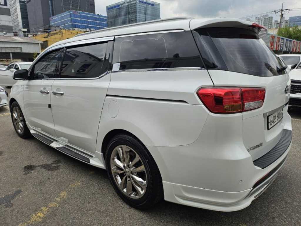 KIA Carnival - Vista 3