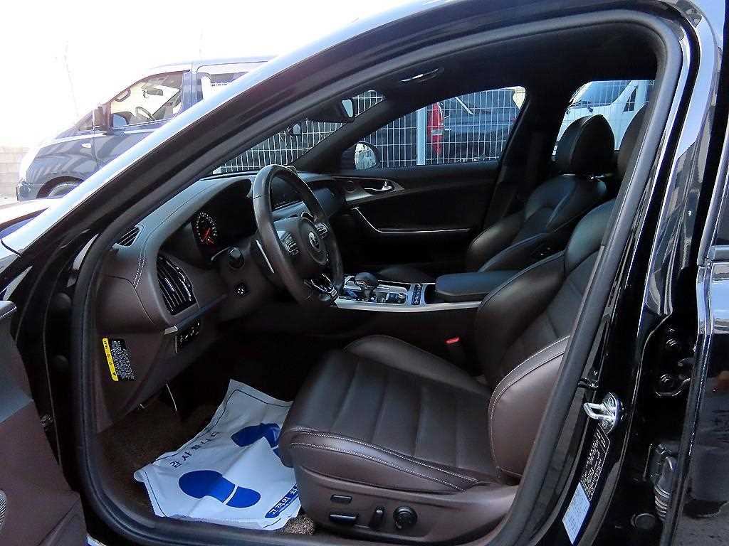 KIA Stinger - Vista 5