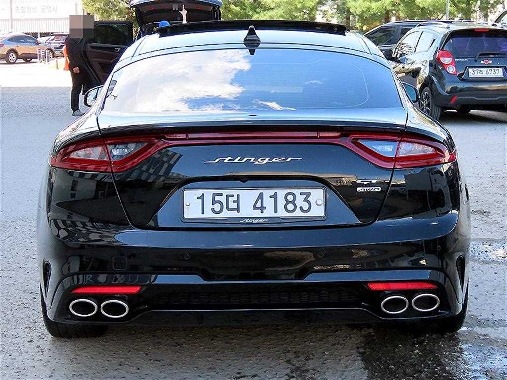 KIA Stinger - Vista 4