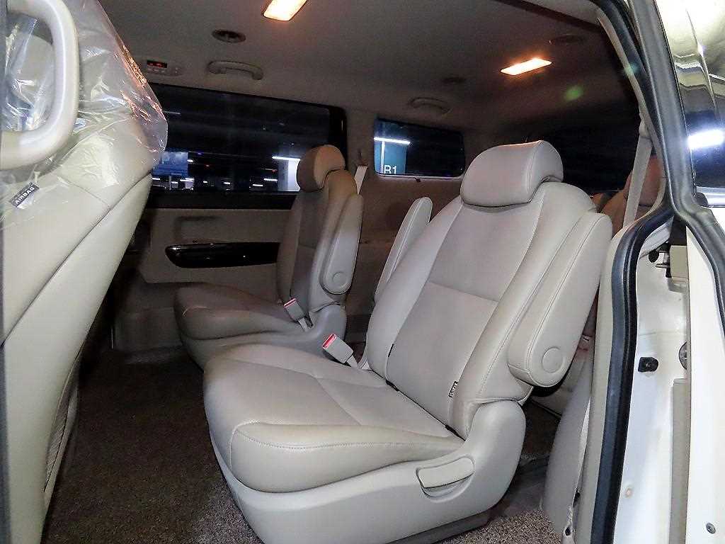 KIA Carnival - Vista 7