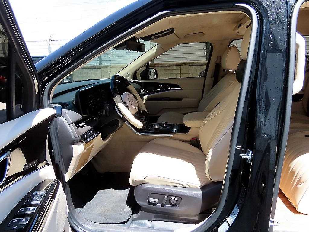 KIA Carnival - Vista 5