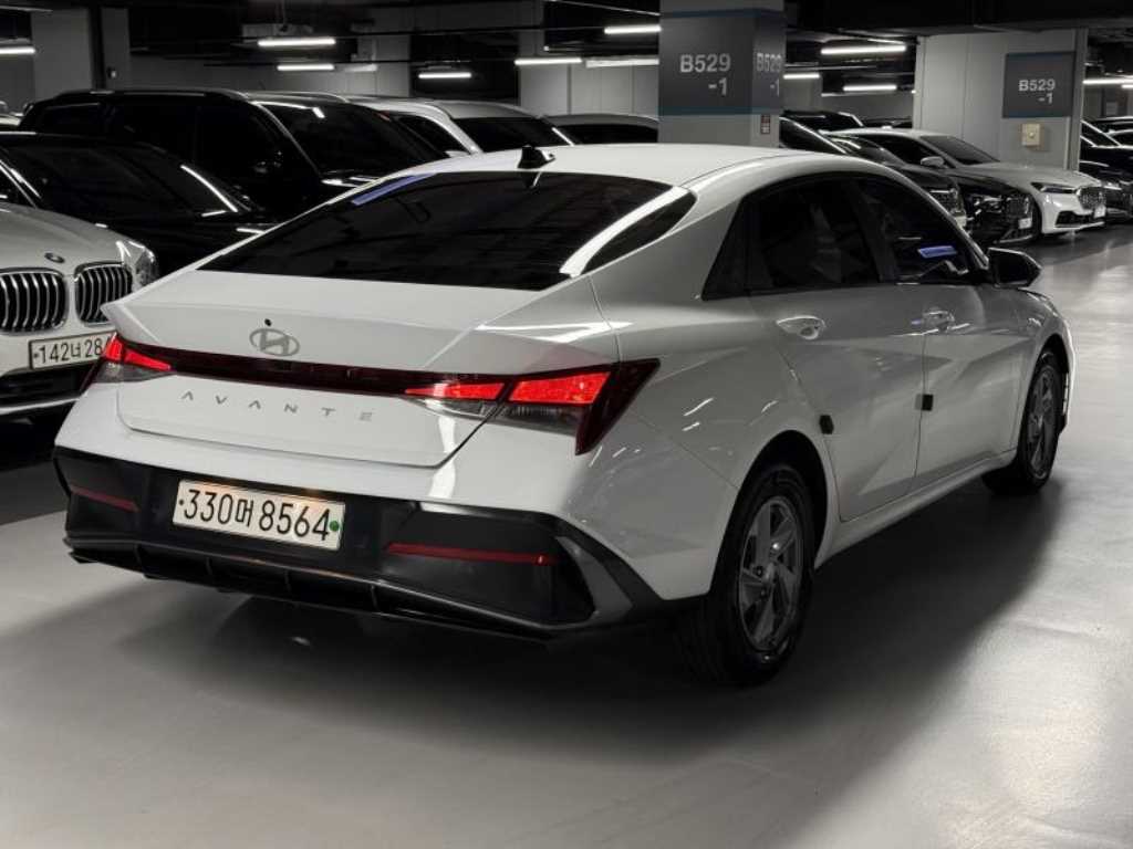 HYUNDAI Avante - Vista 4