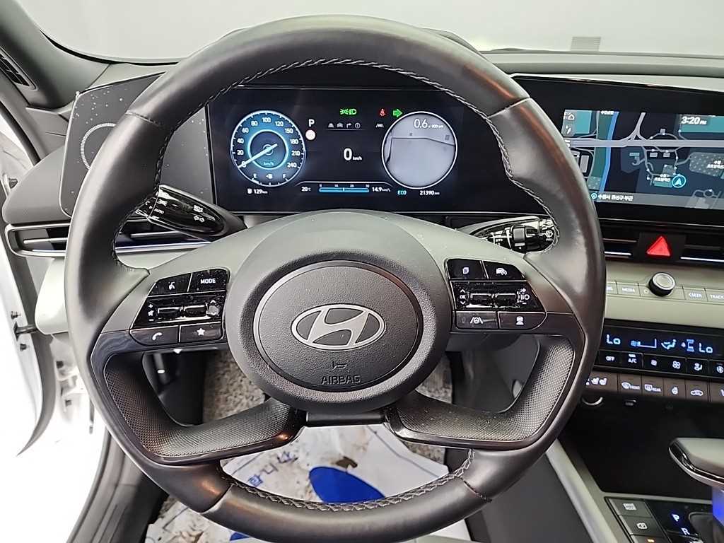 HYUNDAI Avante - Vista 9