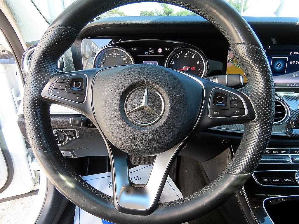 Mercedes Benz E class - Vista 8