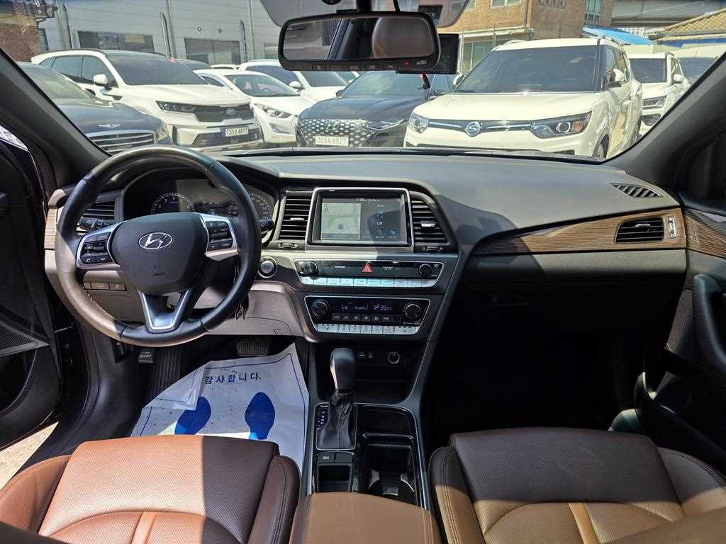 HYUNDAI Sonata - Vista 8