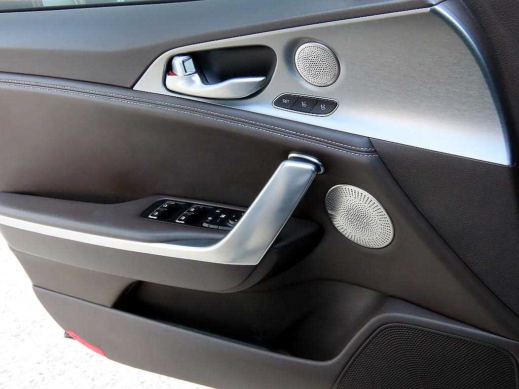 KIA Stinger - Vista 12