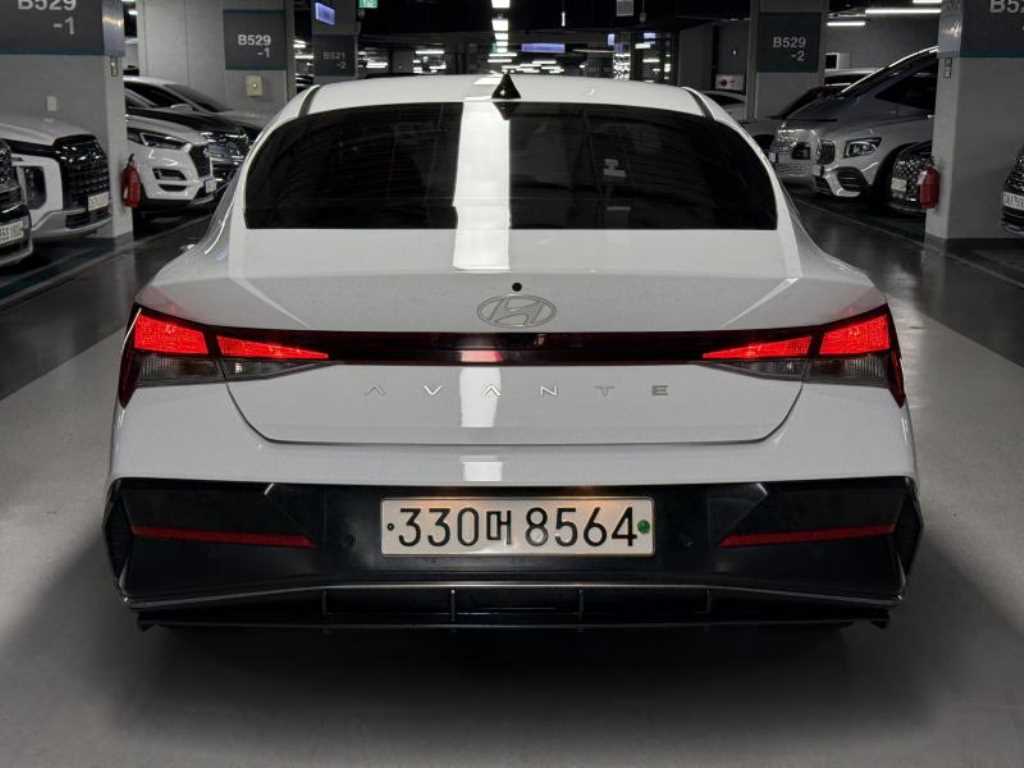 HYUNDAI Avante - Vista 3