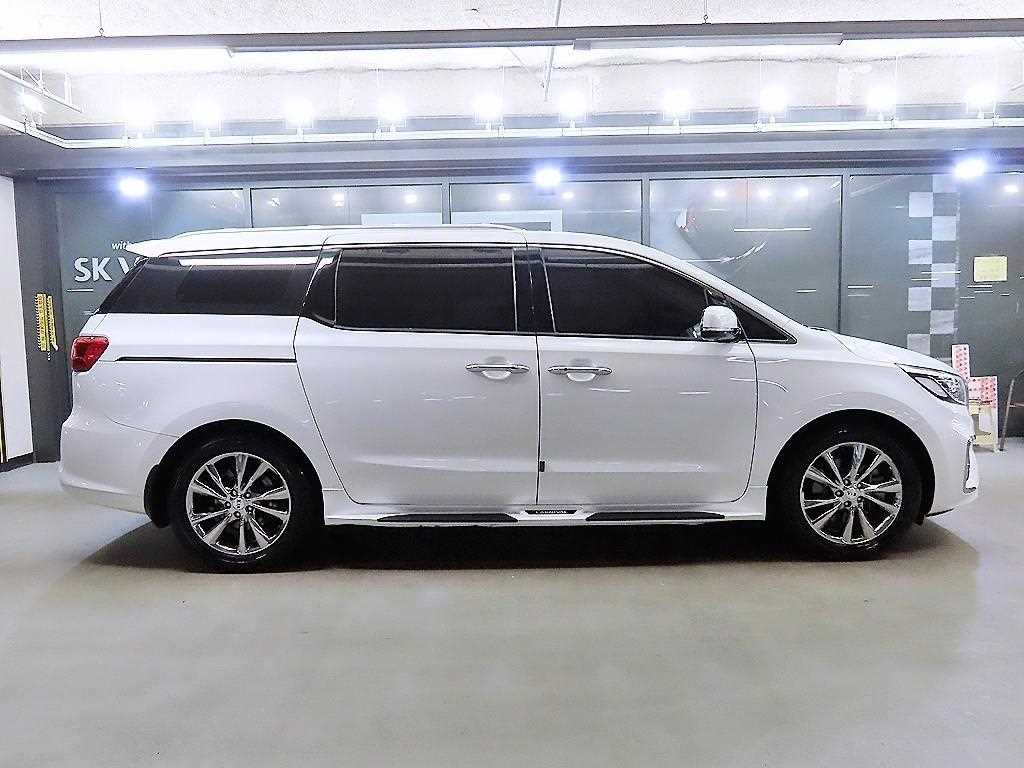 KIA Carnival - Vista 3