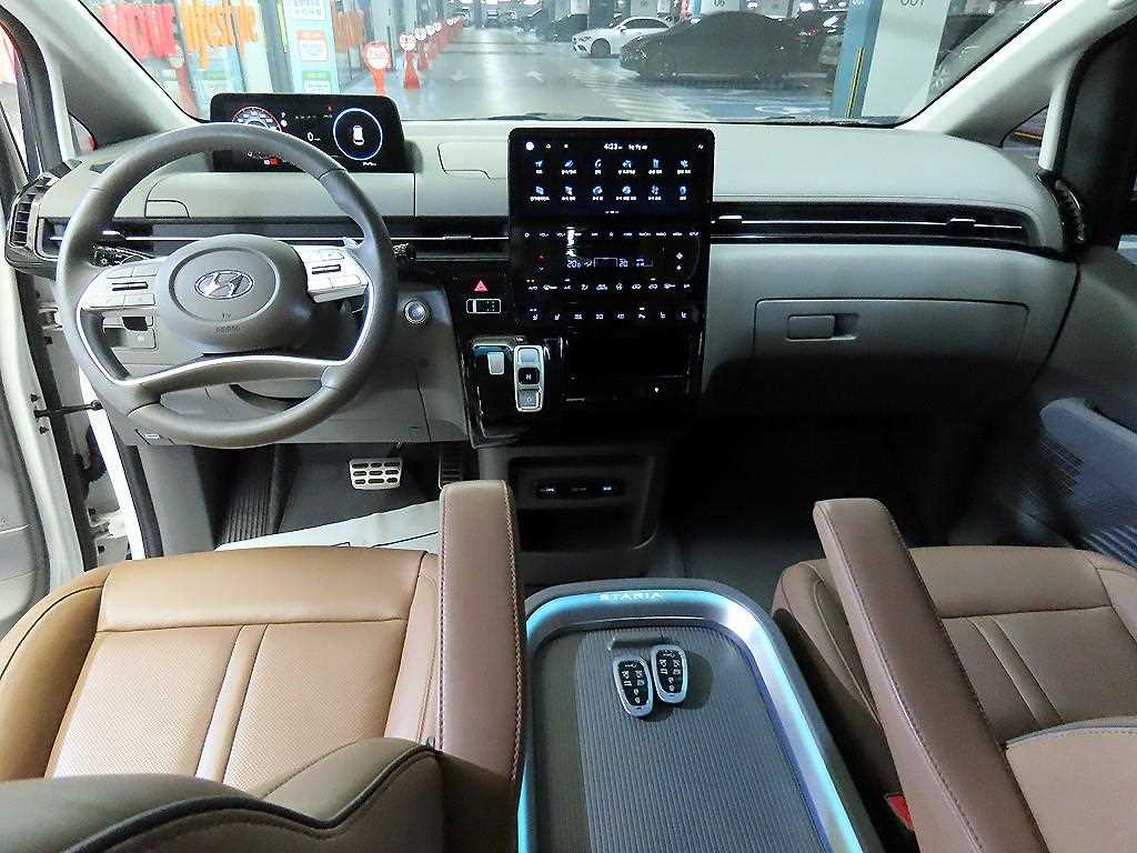 HYUNDAI Staria - Vista 11