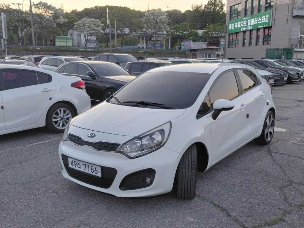 KIA Pride 2014 Blanco - Importación desde Corea - HF Imports Iquique - Foto 1