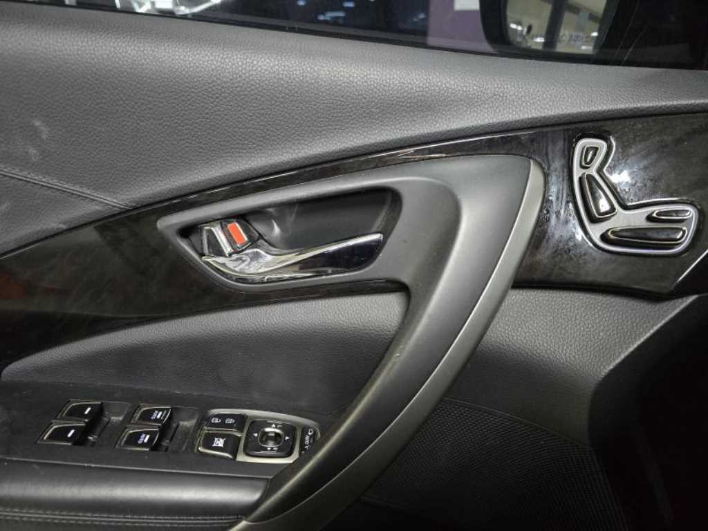 HYUNDAI Grandeur - Vista 11