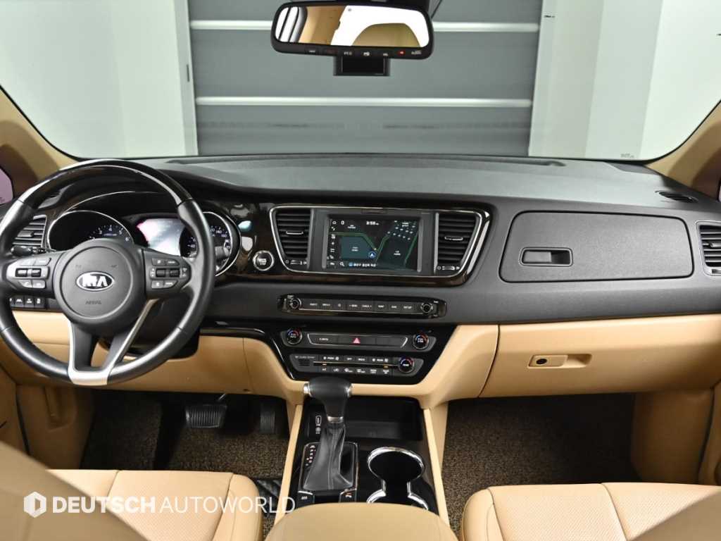 KIA Carnival - Vista 7