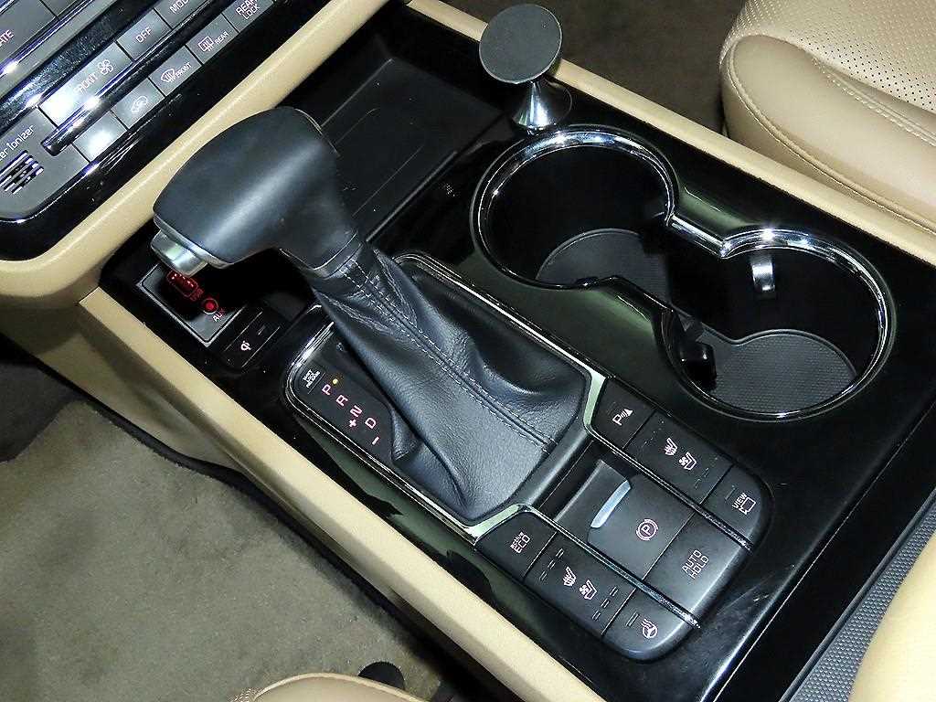 KIA Carnival - Vista 12