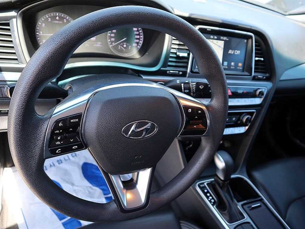 HYUNDAI Sonata - Vista 7