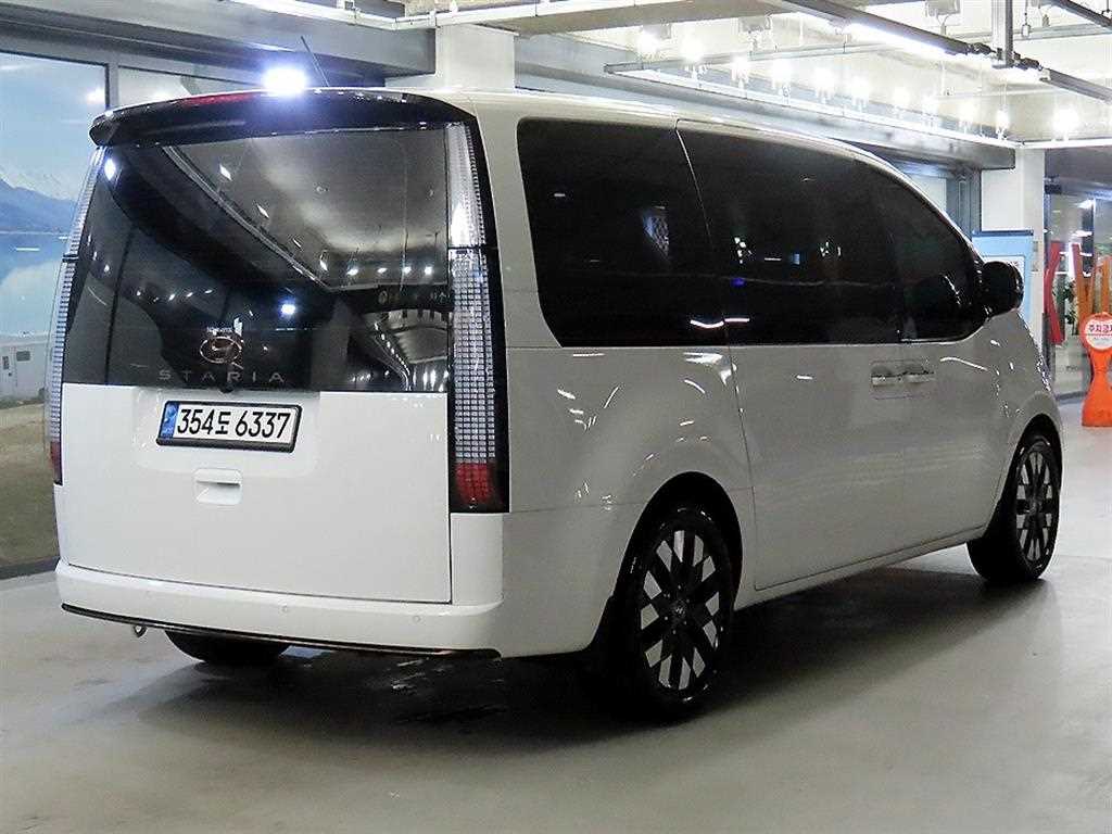 HYUNDAI Staria - Vista 4