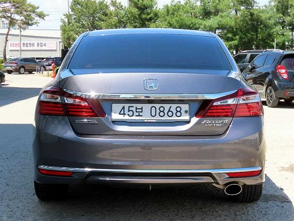 Honda Accord - Vista 4