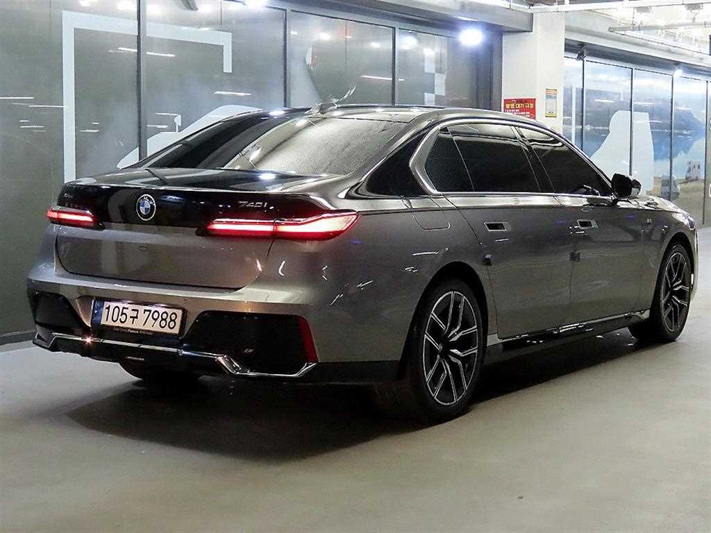 BMW 7 Series - Vista 4