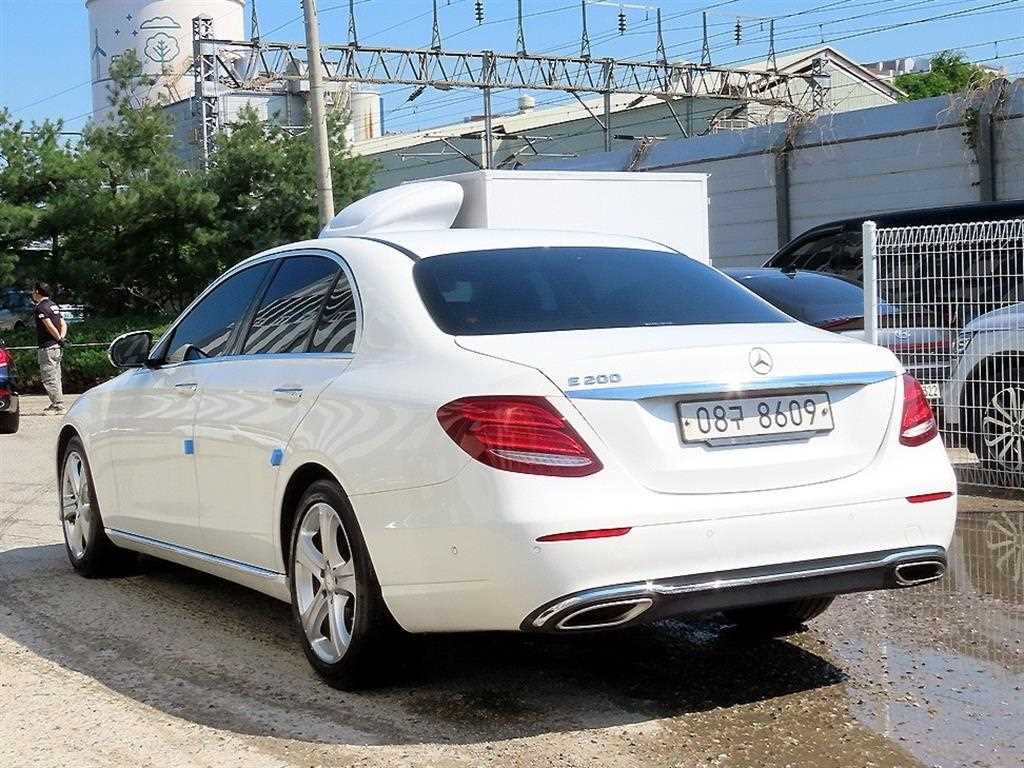 Mercedes Benz E class - Vista 3