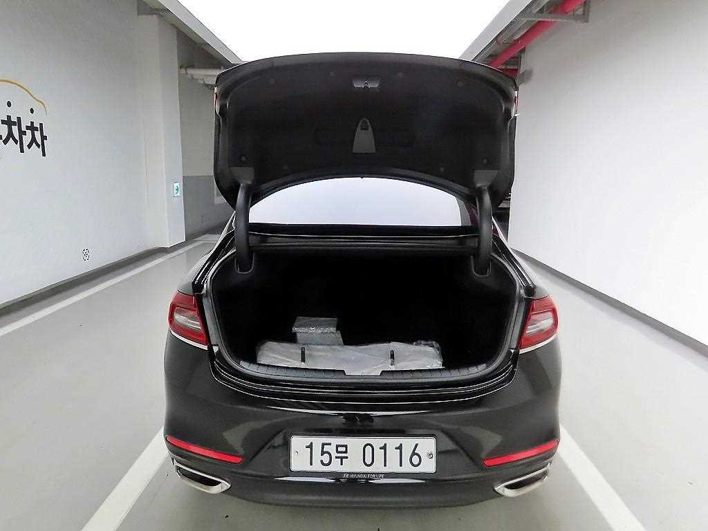 HYUNDAI Grandeur - Vista 5