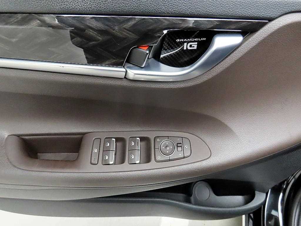 HYUNDAI Grandeur - Vista 11