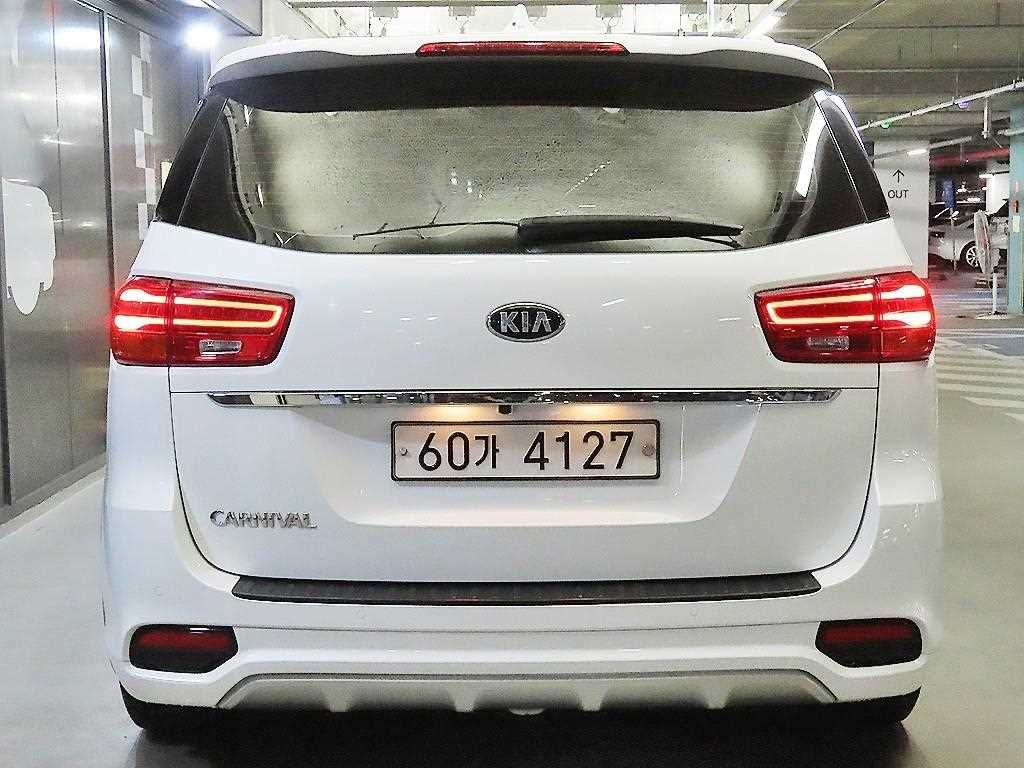 KIA Carnival - Vista 5