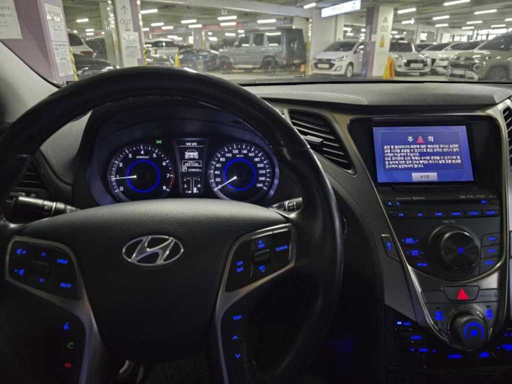 HYUNDAI Grandeur - Vista 5