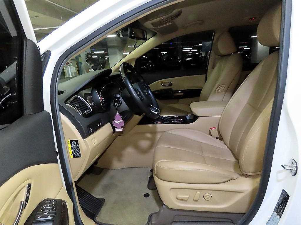 KIA Carnival - Vista 6