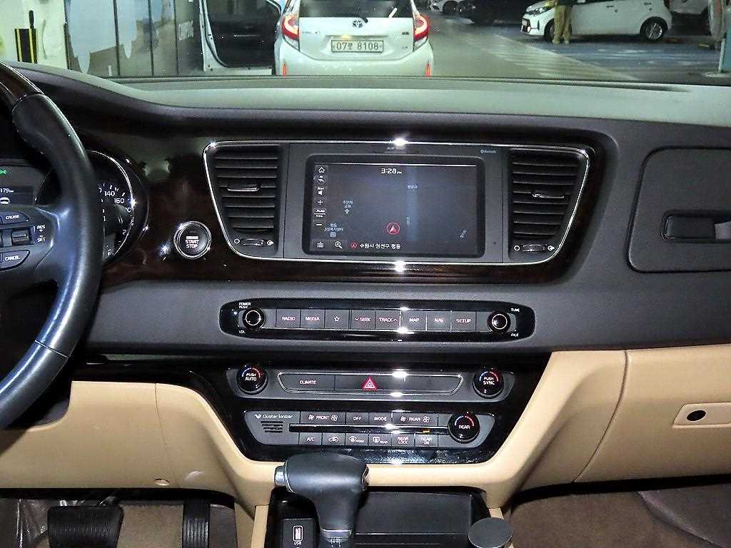 KIA Carnival - Vista 11